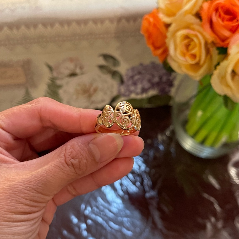 Elegant Gold Filigree Ring